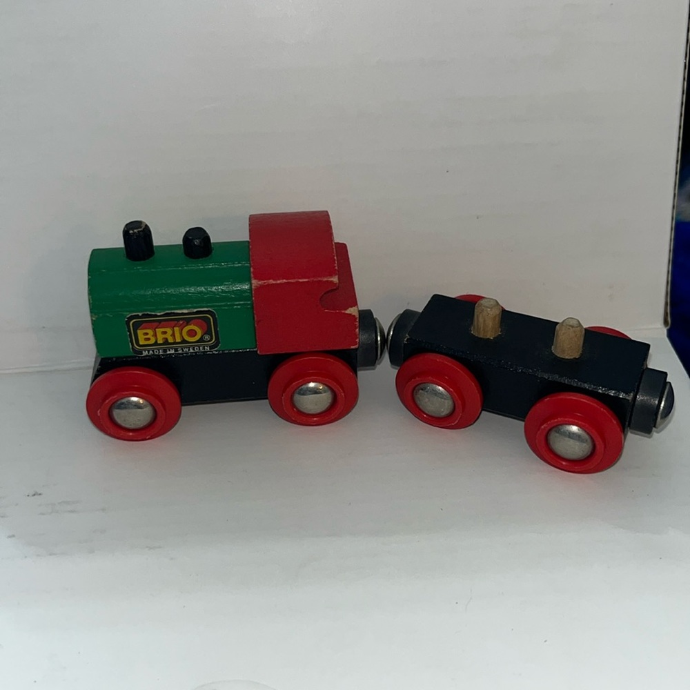 BRIO Wooden Railway #33610 Vintage Green Red Black Engine With Train Car